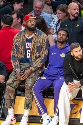 October 24, 2025, Los Angeles, California, USA: Los Angeles LakersÃ¢â‚¬â ¢ LeBron James (23) and Bronny James (9) watch from the bench during an NBA, Basketball Herren, USA basketball game against the Minnesota Timberwolves, in Los Angeles Friday, Oct. 24, 2025. Los Angeles USA - ZUMAc68_ 20251024_zaf_c68_097 Copyright: xRingoxChiux