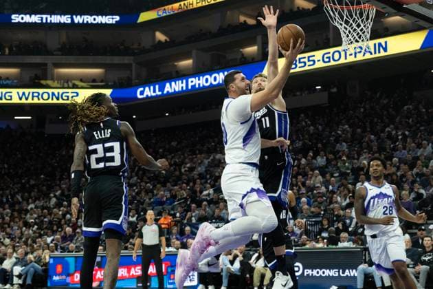 October 24, 2025, Sacramento, Ca, USA: Sacramento Kings forward center Domantas Sabonis (11) defends against Utah Jazz center Jusuf NurkiÄ¡ (30) during the home opening game at Golden 1 Center on Friday, Oct. 24, 2025, in Sacramento. Sacramento USA - ZUMAj89_ 20251024_zaf_j89_002 Copyright: xPaulxKitagakixJr.x