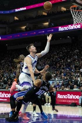 October 24, 2025, Sacramento, Ca, USA: Utah Jazz forward guard Kyle Anderson (2) fouls Sacramento Kings guard Zach Lavine (8) during the home opening game at Golden 1 Center on Friday, Oct. 24, 2025, in Sacramento. Sacramento USA - ZUMAj89_ 20251024_zaf_j89_006 Copyright: xPaulxKitagakixJr.x