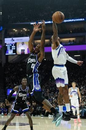 October 24, 2025, Sacramento, Ca, USA: Sacramento Kings guard Malik Monk (0) defends against Utah Jazz guard Keyonte George (3) during the home opening game at Golden 1 Center on Friday, Oct. 24, 2025, in Sacramento. Sacramento USA - ZUMAj89_ 20251024_zaf_j89_008 Copyright: xPaulxKitagakixJr.x