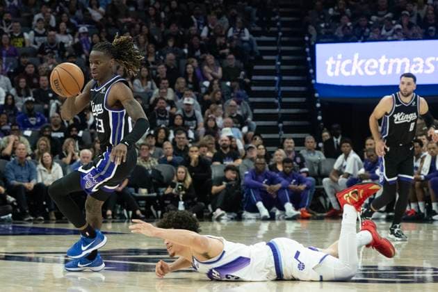 October 24, 2025, Sacramento, Ca, USA: Sacramento Kings guard Keon Ellis (23) take the ball from Utah Jazz guard Walter Clayton Jr. (13) during the home opening game at Golden 1 Center on Friday, Oct. 24, 2025, in Sacramento. Sacramento USA - ZUMAj89_ 20251024_zaf_j89_027 Copyright: xPaulxKitagakixJr.x