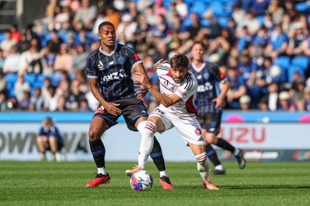 ALEAGUE AUCKLAND WANDERERS, Western Sydney Wanderers Brandon Borrello and Auckland FC s Daniel Hall during the A-League Men Round 2 match between Auckland FC and the Western Sydney Wanderers at Go Media Stadium in Auckland, Saturday, October 25, 2025. ( NO ARCHIVING, EDITORIAL USE ONLY, IMAGES TO BE USED FOR NEWS REPORTING PURPOSES ONLY, NO COMMERCIAL USE WHATSOEVER, NO USE IN BOOKS WITHOUT PRIOR WRITTEN CONSENT FROM AAP AUCKLAND NEW ZEALAND  Copyright: xShanexWenzlickx 20251025164884142670