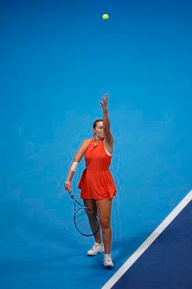 October 25, 2025, Tokyo, Japan: Sofia KENIN (USA) serves against Belinda BENCIC (SUI) during their semi-final match at the Toray Pan Pacific Open Tennis at Ariake Colosseum in Tokyo. The tournament runs from October 20 to 26. Tokyo Japan - ZUMAm191 20251025_aap_m191_002 Copyright: xRodrigoxReyesxMarinx