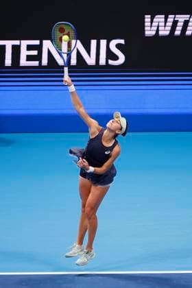 October 25, 2025, Tokyo, Japan: Belinda BENCIC (SUI) serves against Sofia KENIN (USA) during their semi-final match at the Toray Pan Pacific Open Tennis at Ariake Colosseum in Tokyo. The tournament runs from October 20 to 26. Tokyo Japan - ZUMAm191 20251025_aap_m191_010 Copyright: xRodrigoxReyesxMarinx