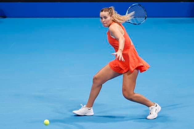 October 25, 2025, Tokyo, Japan: Sofia KENIN (USA) returns a shot against Belinda BENCIC (SUI) during their semi-final match at the Toray Pan Pacific Open Tennis at Ariake Colosseum in Tokyo. The tournament runs from October 20 to 26. Tokyo Japan - ZUMAm191 20251025_aap_m191_015 Copyright: xRodrigoxReyesxMarinx