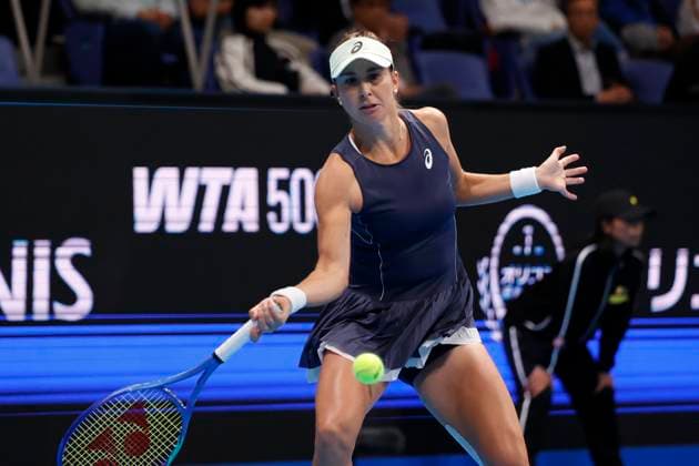 October 25, 2025, Tokyo, Japan: Belinda BENCIC (SUI) returns a shot against Sofia KENIN (USA) during their semi-final match at the Toray Pan Pacific Open Tennis at Ariake Colosseum in Tokyo. The tournament runs from October 20 to 26. Tokyo Japan - ZUMAm191 20251025_aap_m191_018 Copyright: xRodrigoxReyesxMarinx