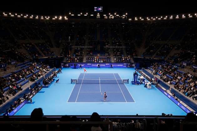 October 25, 2025, Tokyo, Japan: (Up) Sofia KENIN (USA) returns a shot against Belinda BENCIC (SUI) during their semi-final match at the Toray Pan Pacific Open Tennis at Ariake Colosseum in Tokyo. The tournament runs from October 20 to 26. Tokyo Japan - ZUMAm191 20251025_aap_m191_021 Copyright: xRodrigoxReyesxMarinx