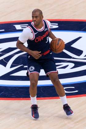 October 24, 2025, Inglewood, California, USA: Chris Paul 3 of the Los Angeles Clippers during their regular season NBA, Basketball Herren, USA game against the Phoenix Suns on Friday October 24, 2025 at Intuit Dome in Inglewood, California. Clippers defeat Suns, 129-102. ARIANA RUIZ PI Inglewood USA - ZUMAp124 20251024_zaa_p124_010 Copyright: xArianaxRuizx