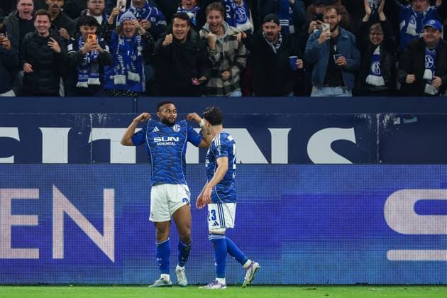2 Bundesliga FC Schalke 04 SV Darmstadt 98 on 24 10 2025 at the Veltins Arena in Schalke Cheers, goal celebration, goal scorer, goal scorer Moussa Sylla Schalke 9 cheers after his goal to make it 1 - 0 with Soufiane El Faouzi Schalke 23 MH