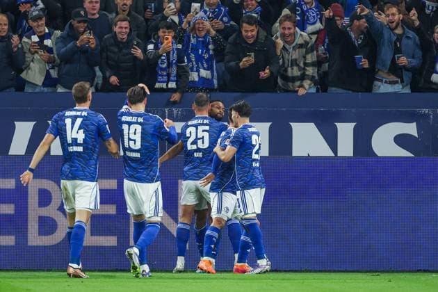 2 Bundesliga FC Schalke 04 SV Darmstadt 98 on 24 10 2025 in the Veltins Arena on Schalke Cheering, goal celebration, goal scorer Moussa Sylla Schalke 9 celebrates after his goal to 1 to 0 with the team, among others Soufiane El Faouzi Schalke 23 , Nikola Katic Schalke 25 , Kenan Karaman Schalke 19 and Janik Bachmann Schalke 14 MH