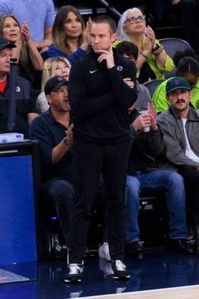 October 24, 2025, Inglewood, California, USA: Head coach, Jordan Ott of the Phoenix Sun during their regular season NBA, Basketball Herren, USA game against the Los Angeles Clippers on Friday October 24, 2025 at Intuit Dome in Inglewood, California. Clippers defeat Suns, 129-102. ARIANA RUIZ PI Inglewood USA - ZUMAp124 20251024_zaa_p124_014 Copyright: xArianaxRuizx
