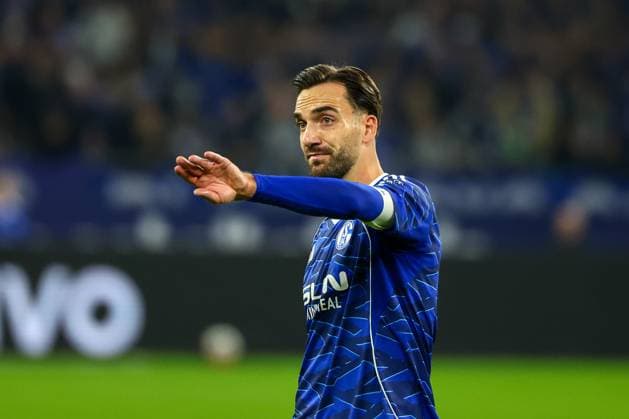 Gelsenkirchen, Veltins Arena, 24 10 25, GER, Men, 2 Bundesliga, Season 2025 2026, FC Schalke 04 SV Darmstadt 98, Kenan Karaman FC Schalke 04 gesticulates, DFB DFL REGULATIONS PROHIBIT ANY USE OF PHOTOGRAPHS AS IMAGE SEQUENCES AND OR QUASI VIDEO Copyright: JoachimxBywaletz xJB-Sportfoto