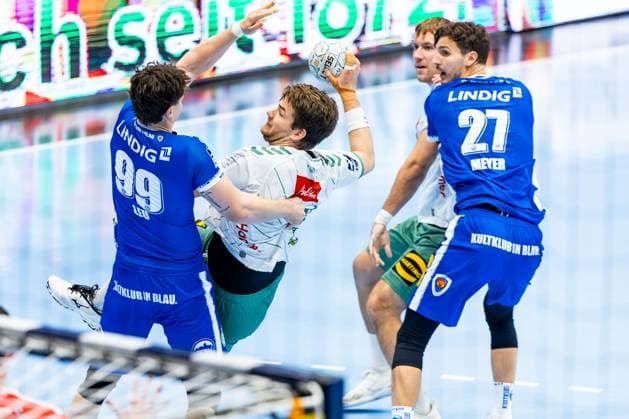 24 10 2025, GER, Handball, Men, Season 25 26, Daikin 1 Bl, 10 Matchday ThSV Eisenach GWD Minden Philipp Vorlicek GWD Minden , Tillman Leu ThSV Eisenach,99 99817 Eisenach Werner Assmann Halle Am Sportp Thueringen Germany