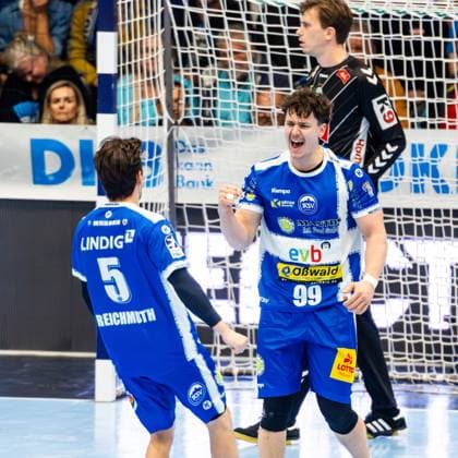 24 10 2025, GER, Handball, Men, Season 25 26, Daikin 1 Bl, 10 Matchday ThSV Eisenach GWD Minden Tillman Leu ThSV Eisenach,99 , Timothy Reichmuth ThSV Eisenach,5 99817 Eisenach Werner Assmann Halle Am Sportp Thueringen Germany