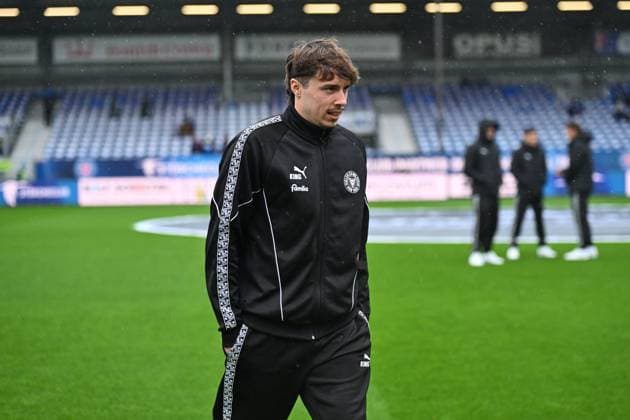 25 10 2025, Football, Men, 2 BL 2 Bundesliga , Season 2025 2026, Holstein Kiel VfL Bochum, 10 Matchday Louis Köster today in the professional squad Kiel, Holstein Stadion Holstein Stadion Schleswig Holstein Germany