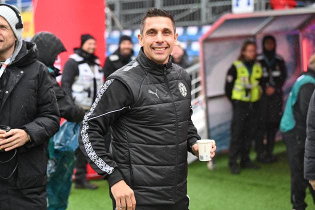 25 10 2025, Football, Men, 2 BL 2 Bundesliga , Season 2025 2026, Holstein Kiel VfL Bochum, 10 Matchday Coach Marcel Rapp before the match Kiel, Holstein Stadion Holstein Stadion Schleswig Holstein Germany