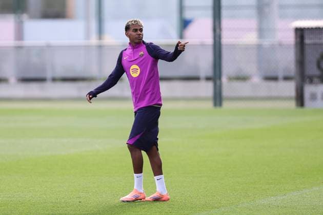 October 25, 2025, Sant Joan Despi, Barcelona, SPAIN: Lamine Yamal during the training day of FC Barcelona, Barca ahead the Spanish League, La Liga EA Sports, football match against Real Madrid at Ciudad Esportiva Joan Gamper on October 25, 2025 in Sant Joan Despi, Barcelona, Spain. Sant Joan Despi SPAIN - ZUMAa181 20251025_zaa_a181_005 Copyright: xJavierxBorregox
