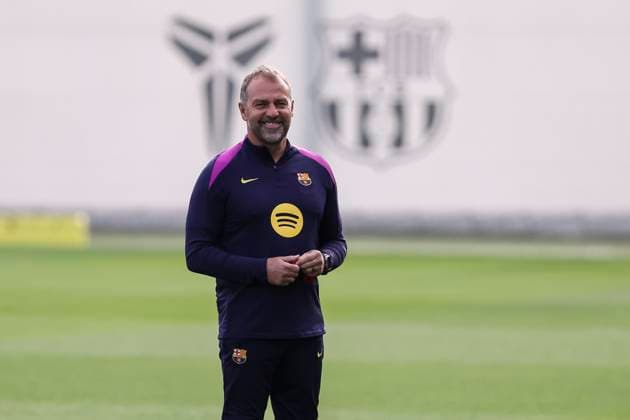 October 25, 2025, Sant Joan Despi, Barcelona, SPAIN: Hansi Flick, head coach during the training day of FC Barcelona, Barca ahead the Spanish League, La Liga EA Sports, football match against Real Madrid at Ciudad Esportiva Joan Gamper on October 25, 2025 in Sant Joan Despi, Barcelona, Spain. Sant Joan Despi SPAIN - ZUMAa181 20251025_zaa_a181_006 Copyright: xJavierxBorregox