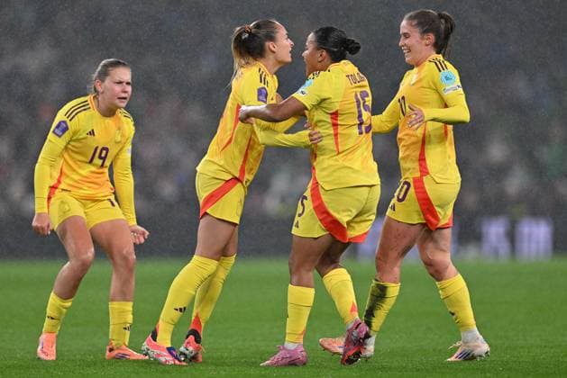 IRELAND VS BELGIUM Tessa Wullaert (9) of Belgium celebrates after scoring the 1-1 equalizer goal during a women football game between the national teams of the republic of Ireland and Belgium, called the Red Flames for the first leg of the Promotion relegation play-off in the Uefa Womens Nations League 2025, on Friday 24 October 2025 in Dublin , IRELAND . Photo Sportpix David Catry Dublin Aviva Stadium IRELAND  Copyright: xSportpix.bex xDavidxCatryxDavidxCatryx