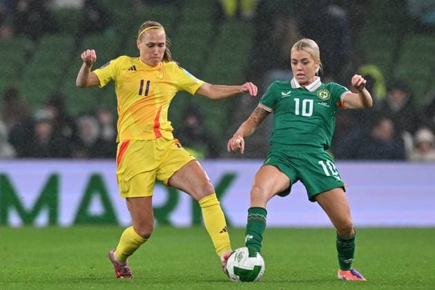 IRELAND VS BELGIUM Janice Cayman (11) of Belgium and Denise OSullivan (10) of Ireland pictured during a women football game between the national teams of the republic of Ireland and Belgium, called the Red Flames for the first leg of the Promotion relegation play-off in the Uefa Womens Nations League 2025, on Friday 24 October 2025 in Dublin , IRELAND . Photo Sportpix David Catry Dublin Aviva Stadium IRELAND  Copyright: xSportpix.bex xDavidxCatryxDavidxCatryx