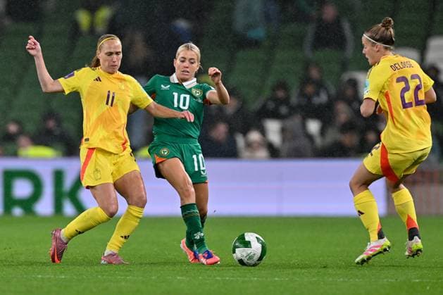 IRELAND VS BELGIUM Janice Cayman (11) of Belgium and Denise OSullivan (10) of Ireland pictured during a women football game between the national teams of the republic of Ireland and Belgium, called the Red Flames for the first leg of the Promotion relegation play-off in the Uefa Womens Nations League 2025, on Friday 24 October 2025 in Dublin , IRELAND . Photo Sportpix David Catry Dublin Aviva Stadium IRELAND  Copyright: xSportpix.bex xDavidxCatryxDavidxCatryx