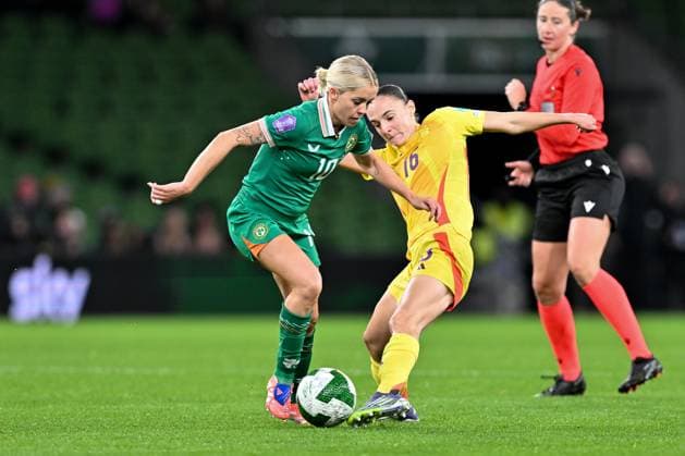 IRELAND VS BELGIUM Denise OSullivan (10) of Ireland and Zenia Mertens (16) of Belgium pictured during a women football game between the national teams of the republic of Ireland and Belgium, called the Red Flames for the first leg of the Promotion relegation play-off in the Uefa Womens Nations League 2025, on Friday 24 October 2025 in Dublin , IRELAND . Photo Sportpix David Catry Dublin Aviva Stadium IRELAND  Copyright: xSportpix.bex xDavidxCatryxDavidxCatryx