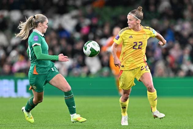 IRELAND VS BELGIUM Jamie Finn (17) of Ireland and Laura Deloose (22) of Belgium pictured during a women football game between the national teams of the republic of Ireland and Belgium, called the Red Flames for the first leg of the Promotion relegation play-off in the Uefa Womens Nations League 2025, on Friday 24 October 2025 in Dublin , IRELAND . Photo Sportpix David Catry Dublin Aviva Stadium IRELAND  Copyright: xSportpix.bex xDavidxCatryxDavidxCatryx