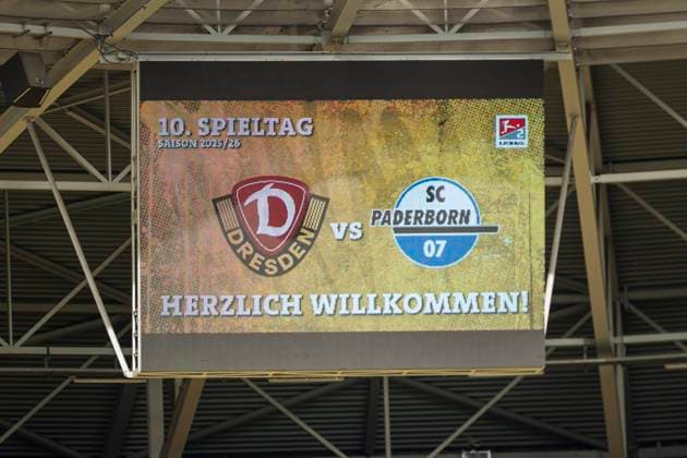 25 10 2025, xomx, Soccer 2 Bundesliga, Dynamo Dresden SC Paderborn 07 v l SG Dynamo Dresden vs SC Paderborn scoreboard symbol image DFL DFB REGULATIONS PROHIBIT ANY USE OF PHOTOGRAPHS as IMAGE SEQUENCES and or QUASI VIDEO Dresden