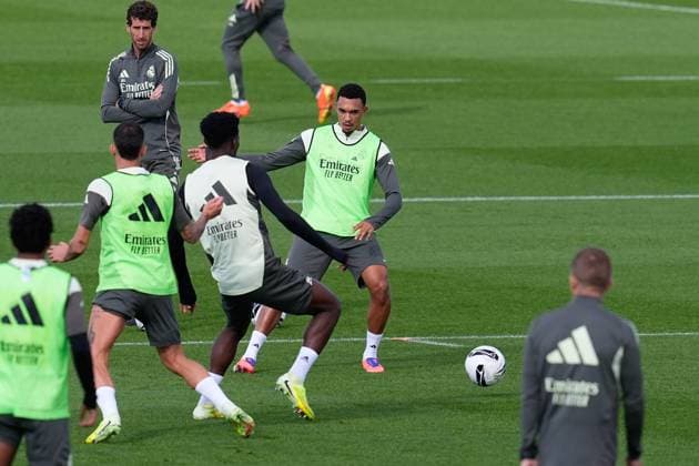 October 25, 2025, Valdebebas, Madrid, Spain: Trent Alexander-Arnold during the Real Madrid training session ahead their upcoming Spanish League, LaLiga EA Sports, football match against FC Barcelona, Barca at Ciudad Deportiva Real Madrid on October 25, 2025, in Valdebebas, Madrid, Spain. Valdebebas Spain - ZUMAa181 20251025_zaa_a181_055 Copyright: xDennisxAgyemanx