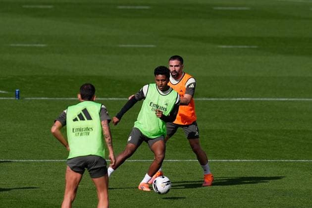 October 25, 2025, Valdebebas, Madrid, Spain: Rodrygo and Daniel Carvajal during the Real Madrid training session ahead their upcoming Spanish League, LaLiga EA Sports, football match against FC Barcelona, Barca at Ciudad Deportiva Real Madrid on October 25, 2025, in Valdebebas, Madrid, Spain. Valdebebas Spain - ZUMAa181 20251025_zaa_a181_060 Copyright: xDennisxAgyemanx