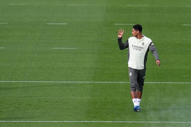 October 25, 2025, Valdebebas, Madrid, Spain: Jude Bellingham gestures during the Real Madrid training session ahead their upcoming Spanish League, LaLiga EA Sports, football match against FC Barcelona, Barca at Ciudad Deportiva Real Madrid on October 25, 2025, in Valdebebas, Madrid, Spain. Valdebebas Spain - ZUMAa181 20251025_zaa_a181_062 Copyright: xDennisxAgyemanx