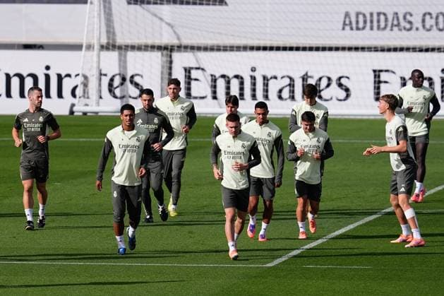 October 25, 2025, Valdebebas, Madrid, Spain: Franco Mastantuono and Jude Bellingham during the Real Madrid training session ahead their upcoming Spanish League, LaLiga EA Sports, football match against FC Barcelona, Barca at Ciudad Deportiva Real Madrid on October 25, 2025, in Valdebebas, Madrid, Spain. Valdebebas Spain - ZUMAa181 20251025_zaa_a181_063 Copyright: xDennisxAgyemanx