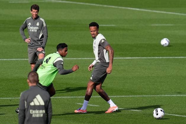 October 25, 2025, Valdebebas, Madrid, Spain: Eder Militao and Endrick during the Real Madrid training session ahead their upcoming Spanish League, LaLiga EA Sports, football match against FC Barcelona, Barca at Ciudad Deportiva Real Madrid on October 25, 2025, in Valdebebas, Madrid, Spain. Valdebebas Spain - ZUMAa181 20251025_zaa_a181_077 Copyright: xDennisxAgyemanx