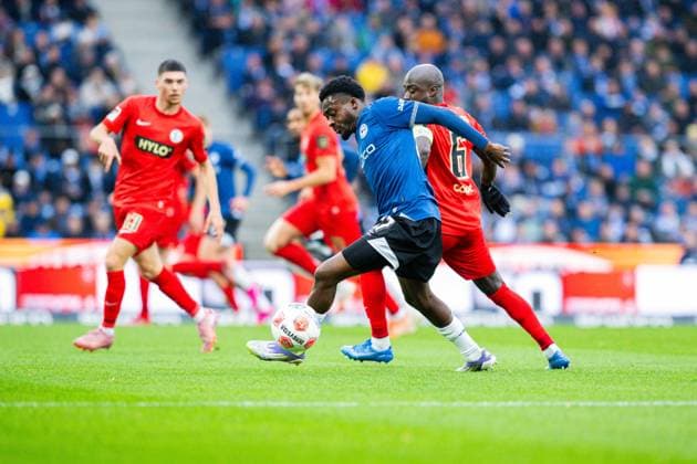 25 10 2025 Soccer, 2025 2026, 2 Bundesliga, 10 Matchday, DSC Arminia Bielefeld SV Elversberg L R Benjamin Boakye Bielefeld , Amara Conde Elversberg DFL REGULATIONS PROHIBIT ANY USE OF PHOTOGRAPHS AS IMAGE SEQUENCES AND OR QUASI VIDEO