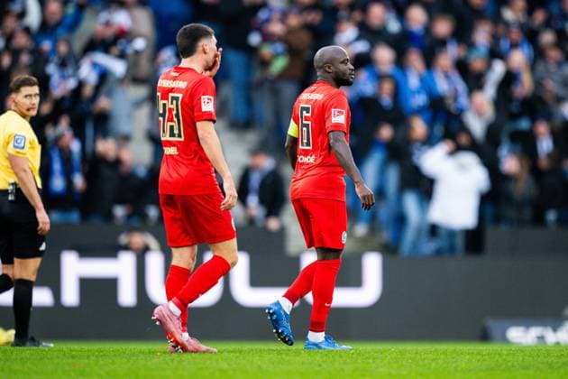 25 10 2025 Soccer, 2025 2026, 2 Bundesliga, 10 Matchday, DSC Arminia Bielefeld SV Elversberg L R Felix Keidel Elversberg , Amara Conde Elversberg DFL REGULATIONS PROHIBIT ANY USE OF PHOTOGRAPHS AS IMAGE SEQUENCES AND OR QUASI VIDEO