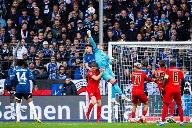 25 10 2025 Soccer, 2025 2026, 2 Bundesliga, 10 Matchday, DSC Arminia Bielefeld SV Elversberg L R Maximilian Großer Bielefeld , Florian Le Joncour Elversberg , Jonas Kersken Bielefeld DFL REGULATIONS PROHIBIT ANY USE OF PHOTOGRAPHS AS IMAGE SEQUENCES AND OR QUASI VIDEO