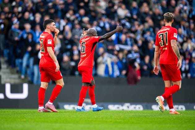 25 10 2025 Soccer, 2025 2026, 2 Bundesliga, 10 Matchday, DSC Arminia Bielefeld SV Elversberg L R Felix Keidel Elversberg , Amara Conde Elversberg , Maximilian Rohr Elversberg DFL REGULATIONS PROHIBIT ANY USE OF PHOTOGRAPHS AS IMAGE SEQUENCES AND OR QUASI VIDEO