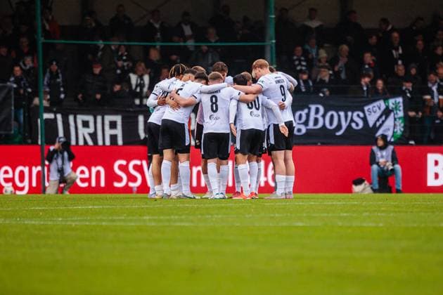 Team circle SC Verl GER, SC Verl vs SSV Ulm 1846, Football, 3 Liga, Matchday 12, Season 2025 2026, 25 10 2025 DFL Regulations prohibit any use of photographers as image sequences and or quasi video GER, SC Verl vs SSV Ulm 1846, Football, 3 Liga, Matchday 12, Season 2025 2026, 25 10 2025 Verl Copyright: xEibner-Pressefoto JanxRollingerx EP_JSK