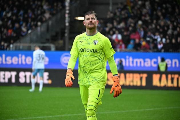 25 10 2025, Football, Men, 2 BL 2 Bundesliga , Season 2025 2026, Holstein Kiel VfL Bochum, 10 Matchday Goalkeeper Timo Horn Kiel, Holstein Stadion Holstein Stadion Schleswig Holstein Germany