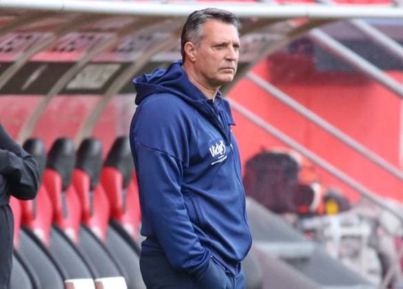 25 10 2025, xpfrx, Soccer 3 Liga, FC Ingolstadt 1 FC Saarbrücken Coach Alois Schwartz Saarbrücken before kick-off DFL DFB REGULATIONS PROHIBIT ANY USE OF PHOTOGRAPHS as IMAGE SEQUENCES and or QUASI VIDEO Ingolstadt