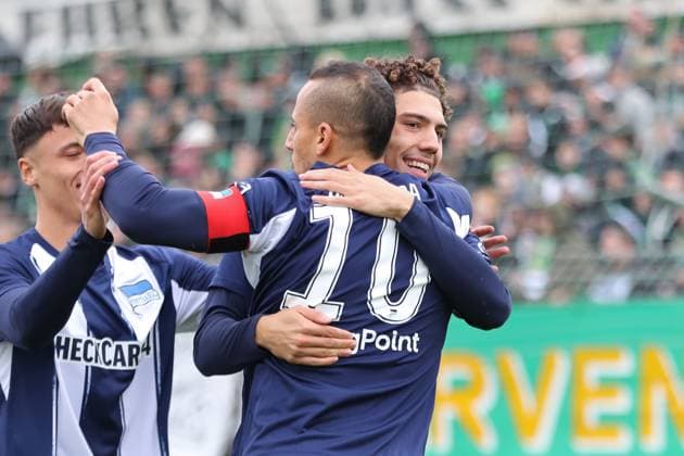 Soccer Regionalliga Nordost BSG Chemie Leipzig Hertha BSC U23 25 10 2025 Selim Telib 47, Hertha BSC II hugs Änis Ben Hatira 10, Hertha BSC II celebrating his early goal to lead 0 1 Soccer, Regionalliga Nordost, Season 2025 2026, Matchday 13 BSG Chemie Leipzig vs Hertha BSC II on 25 10 2025 at Alfred Kunze Sportpark, Leipzig Leutzsch Copyright: xBEAUTIFULxSPORTS JanxKaeferx