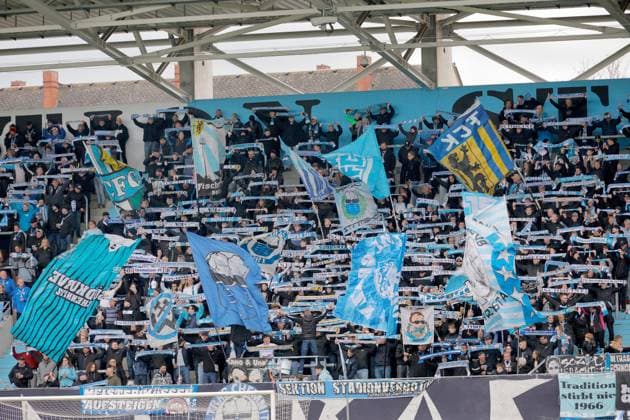 CFC vs FC Hertha 03 Zehlendorf 25 10 2025, Chemnitz, eins Stadion An der Gellertstrasse, Sport, Fußball, Regionalliga Nordost, Saison 2025 2026, 13 Spieltag, CFC, CFC vs FC Hertha 03 Zehlendorf CFC Fans in der Südkurve Chemnitz Sachsen BRD