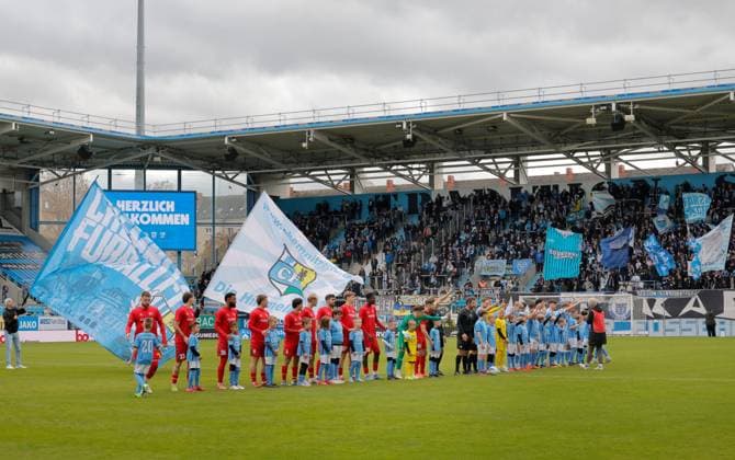 CFC vs FC Hertha 03 Zehlendorf 25 10 2025, Chemnitz, eins Stadion An der Gellertstrasse, Sport, Fußball, Regionalliga Nordost, Saison 2025 2026, 13 Spieltag, CFC, CFC vs FC Hertha 03 Zehlendorf Die Mannschaften vorstellen sich Chemnitz Sachsen BRD