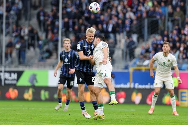 Header duel between Janne Sietan SV Waldhof Mannheim, 22 and Kevin Volland 31, TSV at SV Waldhof Mannheim 1860 Munich on 25 10 25 at Carl Benz Stadium, Mannheim xamx Photo Alfio Marino Copyright: