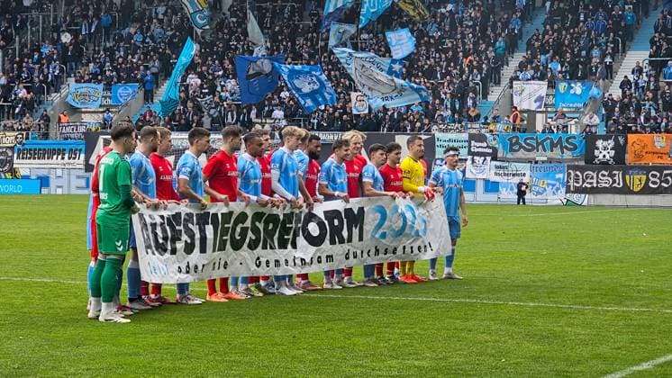 CFC vs FC Hertha 03 Zehlendorf 25 10 2025, Chemnitz, eins Stadion An der Gellertstrasse, Sport, Fußball, Regionalliga Nordost, Saison 2025 2026, 13 Spieltag, CFC, CFC vs FC Hertha 03 Zehlendorf Chemnitz Sachsen BRD