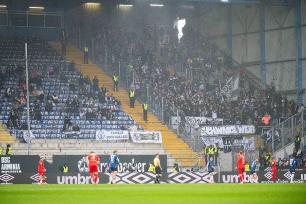 25 10 2025 Soccer, 2025 2026, 2 Bundesliga, 10 Matchday, DSC Arminia Bielefeld SV Elversberg Fans Elversberg DFL REGULATIONS PROHIBIT ANY USE OF PHOTOGRAPHS AS IMAGE SEQUENCES AND OR QUASI VIDEO