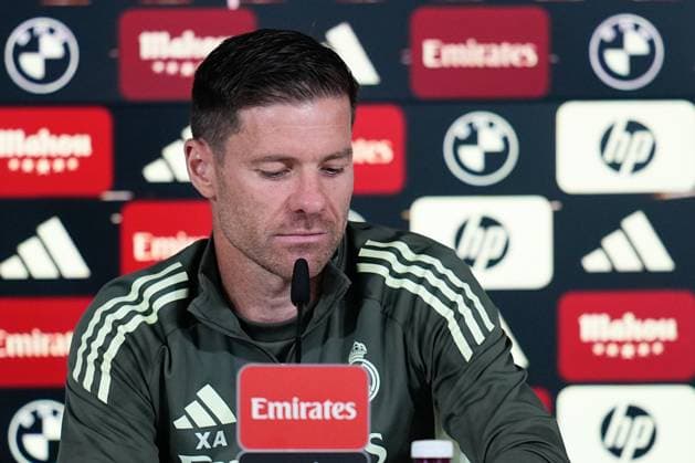 October 25, 2025, Valdebebas, Madrid, Spain: Xabi Alonso, head coach of Real Madrid, attends his press conference, PK, Pressekonferenz during the training day of Real Madrid ahead the Spanish League, LaLiga EA Sports, football match against FC Barcelona, Barca at Ciudad Deportiva Real Madrid on October 25, 2025, in Valdebebas, Madrid, Spain. Valdebebas Spain - ZUMAa181 20251025_zaa_a181_097 Copyright: xDennisxAgyemanx