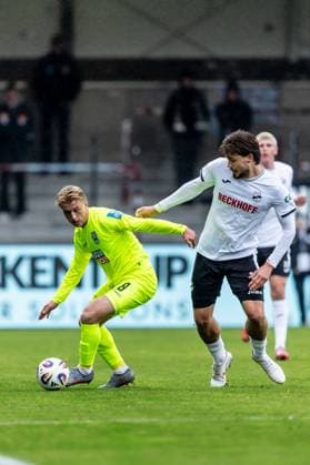 Football, Season 2025 2026, 3 League, Sportclub Arena Verl, Matchday 12, SC Verl SSV Ulm 1846 Football, 25 10 2025 25 10 2025, Football, Season 2025 2026, 3 League, Sportclub Arena Verl, Matchday 12, SC Verl SSV Ulm 1846 Football, v l 8 Ben Westermeier SSV Ulm 1846 Football , 34 Fynn Otto SC Verl Photo Lucca Fundel Verl Sportclub Arena North Rhine-Westphalia Germany