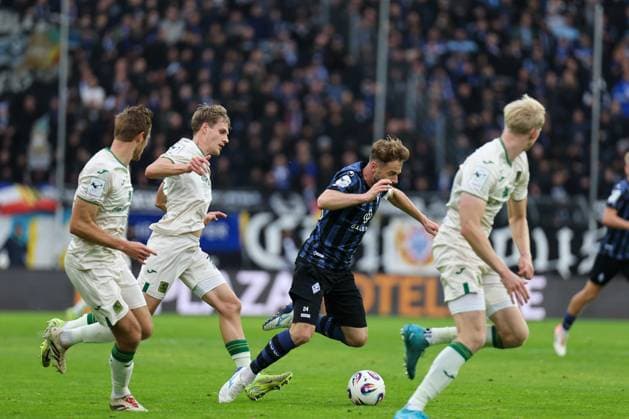 Lukas Kluenter SV Waldhof Mannheim, 24 is brought down during SV Waldhof Mannheim 1860 Munich on 25 10 25 at Carl Benz Stadium, Mannheim xamx Photo Alfio Marino Copyright: