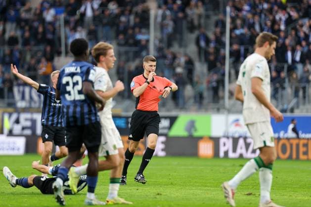 Lukas Kluenter SV Waldhof Mannheim, 24 is brought down during SV Waldhof Mannheim 1860 Munich on 25 10 25 at Carl Benz Stadium, Mannheim xamx Photo Alfio Marino Copyright:
